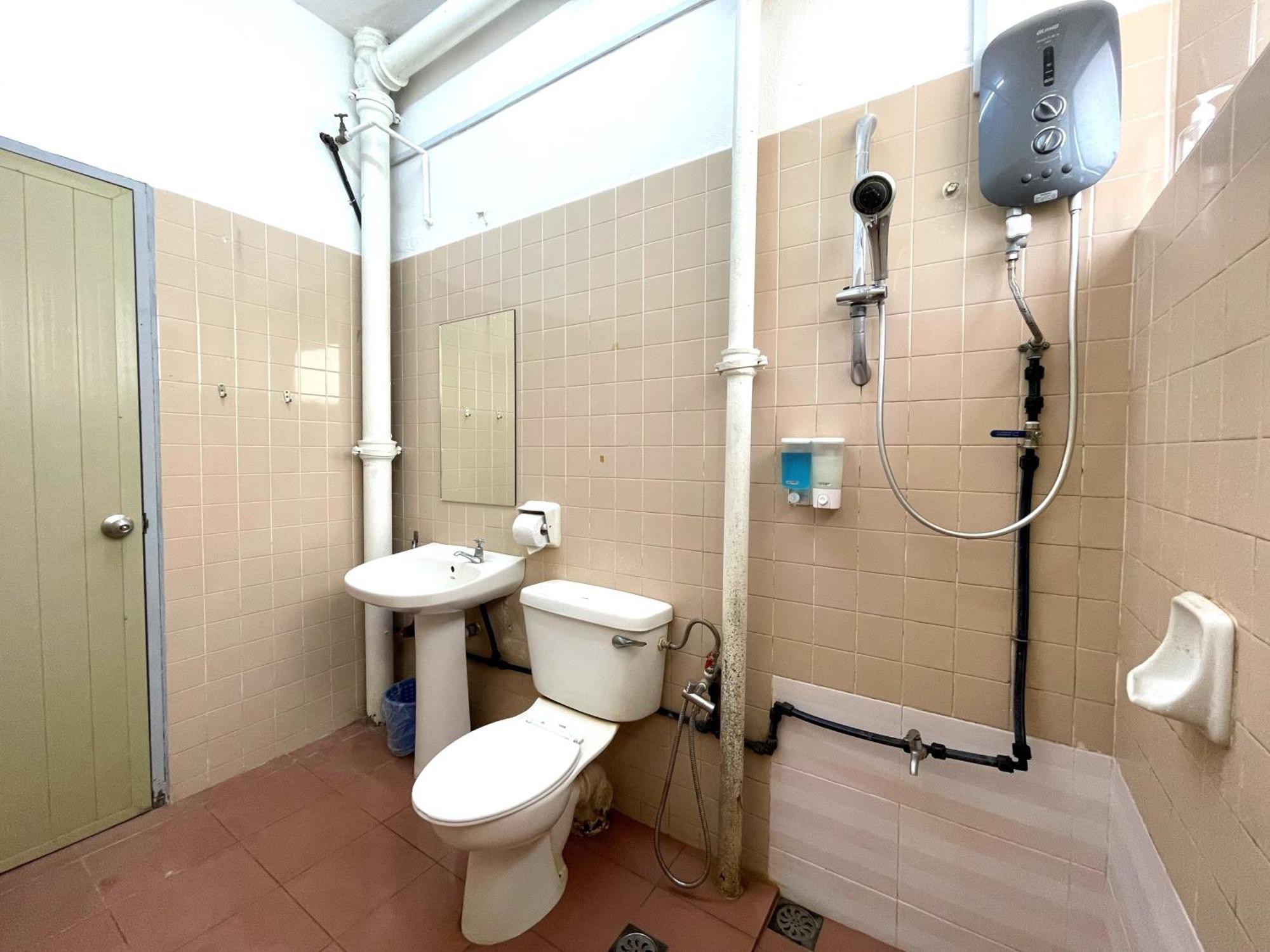 Oyo Home 90326 Wg Guest House George Town Ngoại thất bức ảnh